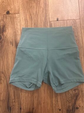 Lullulemon shorts never worn size 4
